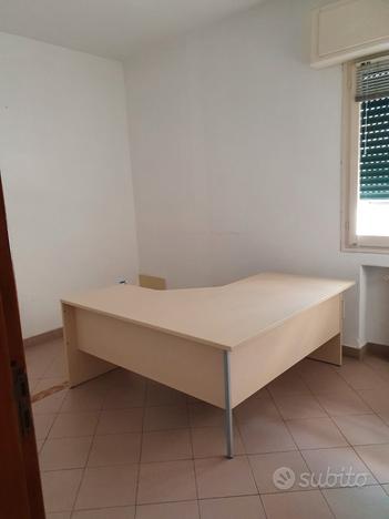 Imperia Oneglia Centro ufficio mq. 90 Euro 700,00