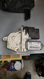 VW Touran 2010 motorino vetro elettrico posteriore