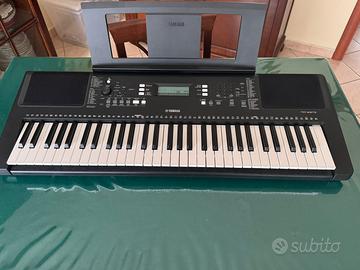 Pianola YAMAHA PSR-E373