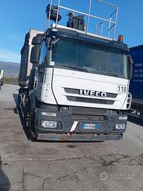 Iveco scarrabile con gru