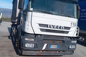 Iveco scarrabile con gru