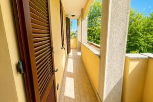 3 locali arredato 2 bagni box e cantine