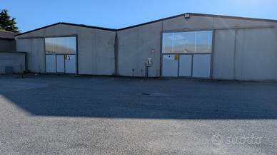 Capannone 1500 con uffici