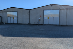 Capannone 1500 con uffici