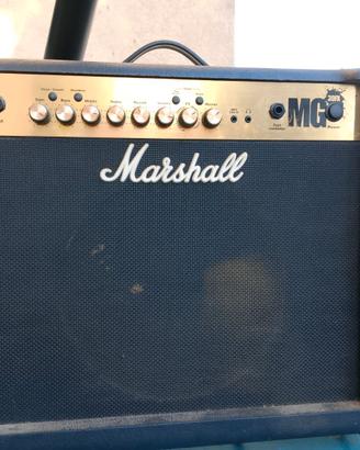 Chitarra e amplificatore