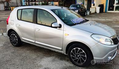 DACIA SANDERO IMP GAS . GARANZIA 24 MESI