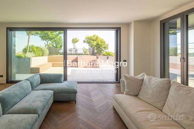 Appartamento di 210 m² con più di 5 locali e box a