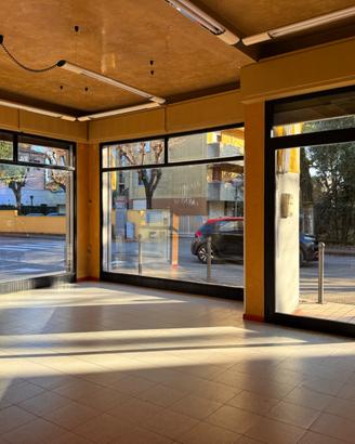 Locale commerciale/Magazzino/ ufficio / Garage