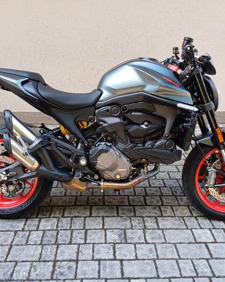 Ducati Monster 937 Plus Aviator Grey