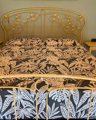 Letto matrimoniale in ferro battuto con contenitor