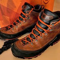Scarpe da Trekking AKU   con Goretex e Vibram