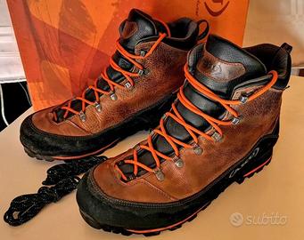Scarpe da Trekking AKU   con Goretex e Vibram