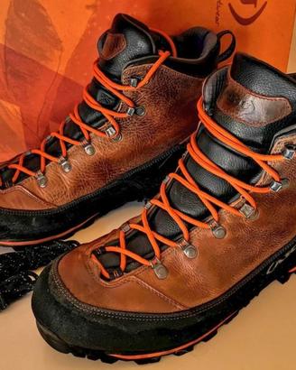 Scarpe da Trekking AKU   con Goretex e Vibram