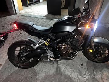 Honda CB650 R – Condizioni eccellenti – Nero Opaco