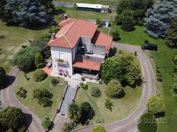 Villa indipendente pluricamere immersa nel verde!