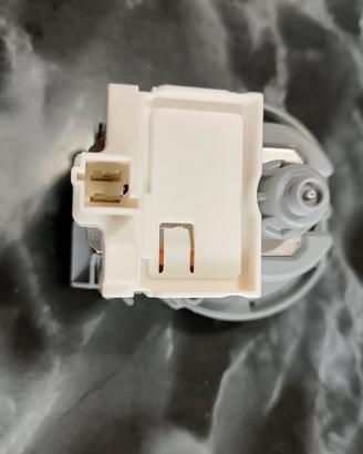 LAVASTOVIGLIE WHIRLPOOL WP 108