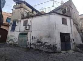 Palazzo / Stabile di 320 m² con più di 5 locali a 