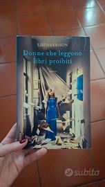 Donne che leggono libri proibiti