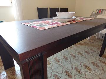 Tavolo, Sedie e Credenza 

