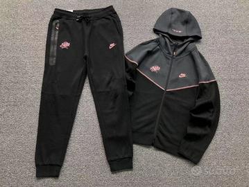nike tech nuova