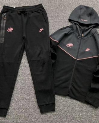 nike tech nuova