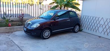 Lancia y