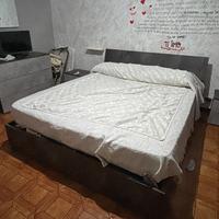 Camera da letto completa di comodini letto e comò