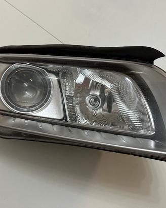 Faro destro Volvo V70 2.0 16V