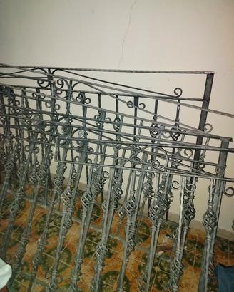 Ringhiera artigianale in ferro pieno e zincato a c