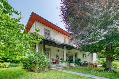 VILLA SINGOLA A RIVOLI