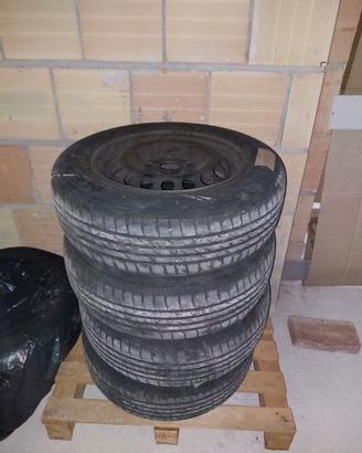 Gomme + cerchi da 15" per VW Golf V