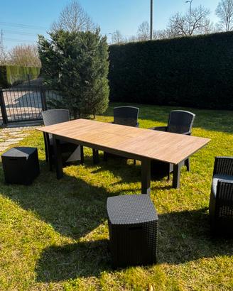 Tavolo e sefie da giardino