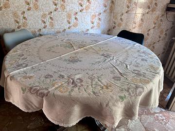 Copritavolo rotondo floreale vintage