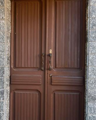 Porta d'ingresso a due ante in legno massello