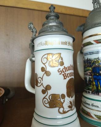 Boccali da birra tedeschi in ceramica