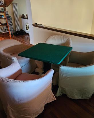 Tavolino con poltroncine