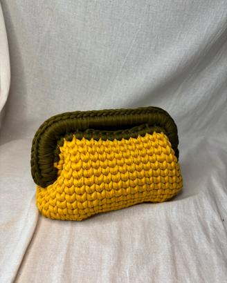 Borsa clutch bicolor giallo e verde uncinetto
