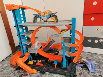 Hot Wheels City Garage delle Acrobazie,