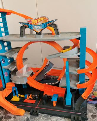 Hot Wheels City Garage delle Acrobazie,