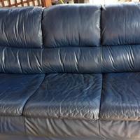 divano in pelle blu