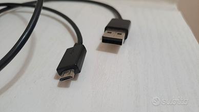 Cavo USB
a Micro-USB 