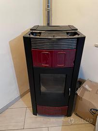 Stufa a Pellet colore bordeaux