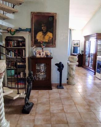 Villa unifamiliare su due livelli con giardino