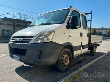 M125 - FURGONE IVECO 35 S E4 DAILY 7 POSTI