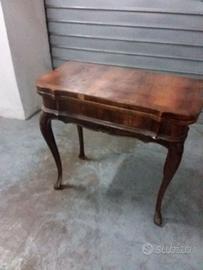 Tavolo da gioco antico