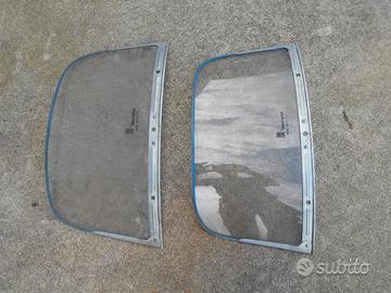 Parabrezza d'epoca con telo, vespa ciao