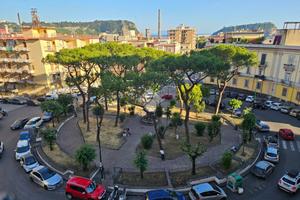 3 LOCALI A NAPOLI