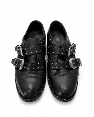 Scarpe Il Laccio nere in pelle con doppia fibbia