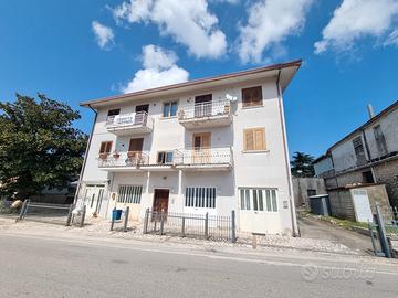 3 vani e wc con deposito, garage e corte comune