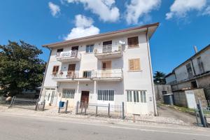 3 vani e wc con deposito, garage e corte comune